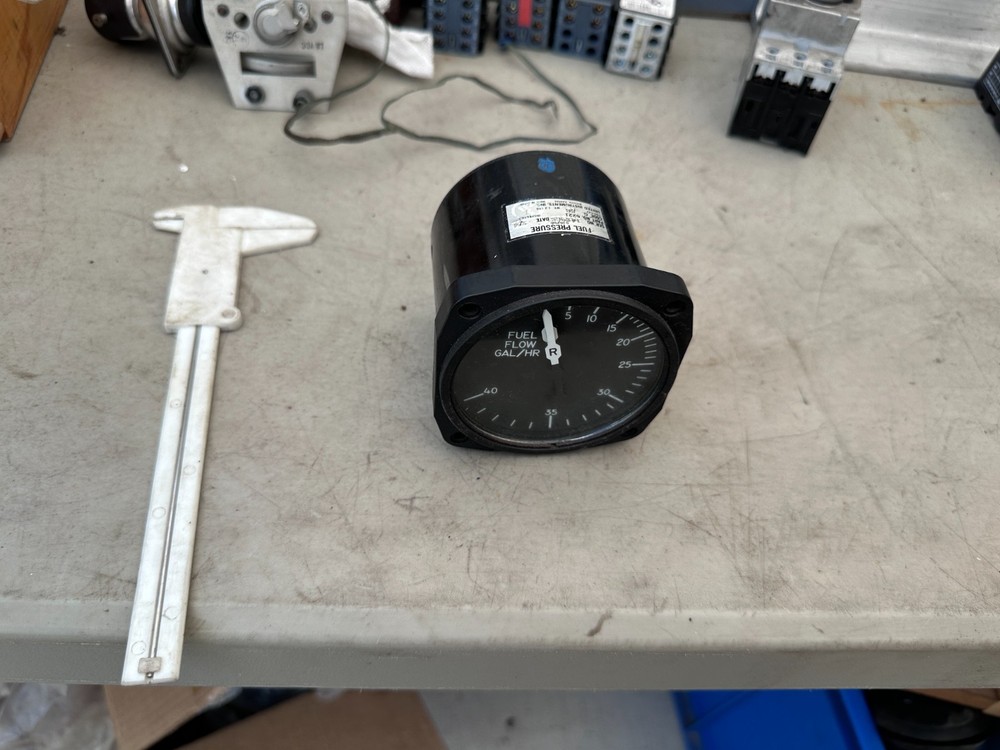 United Instruments 6221 Code G.56 - Dual Fuel Pressure Meter