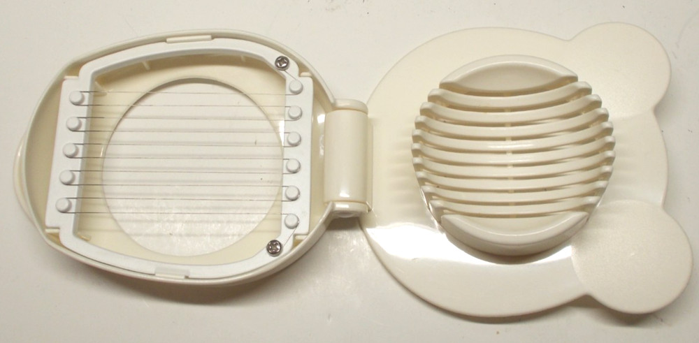 Tupperware 4598A White Egg Slicer