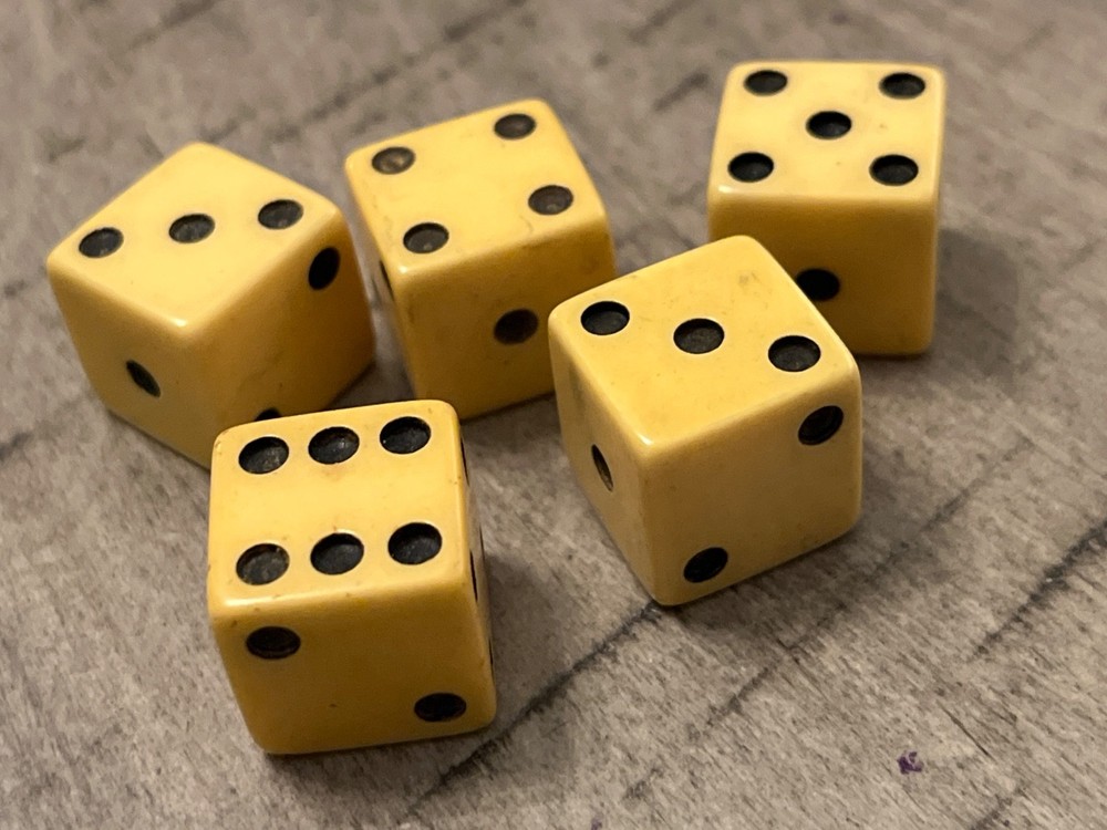 Old butterscotch bakelite 5 dice set 123123@