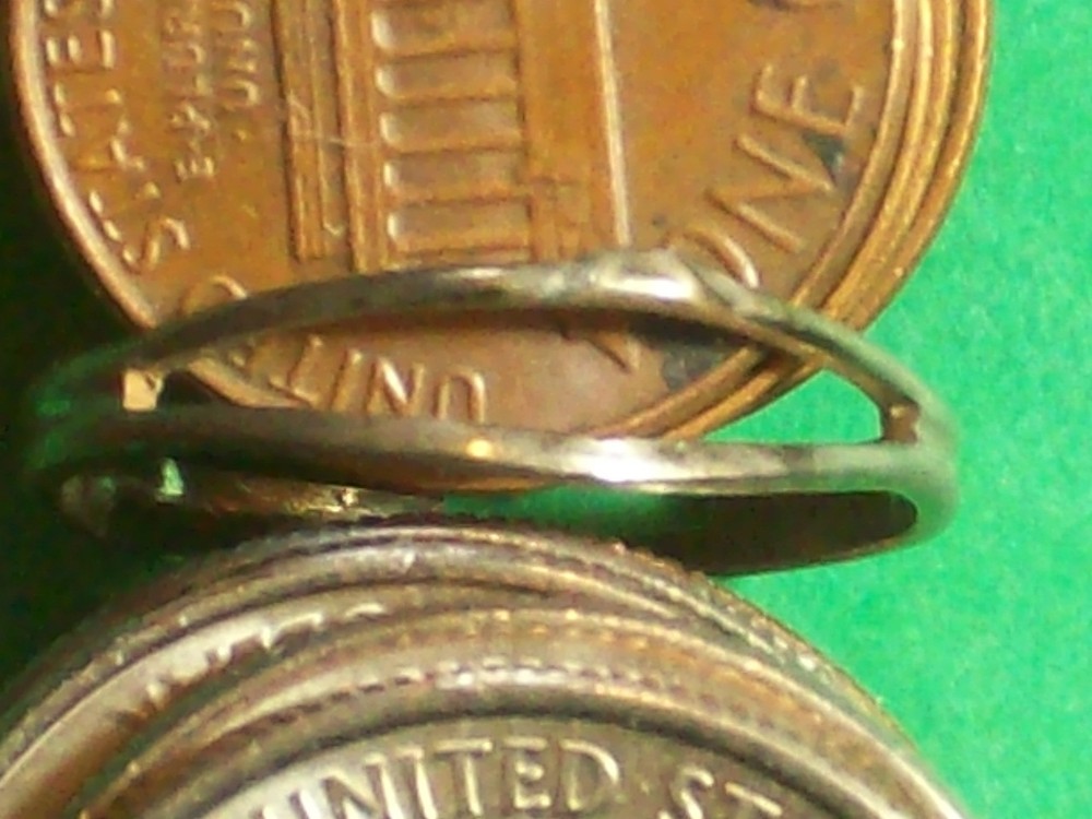 RING SILVER COLOR SINGLE BAND SPLIT INTO 2 AT TOP ONLY SIZE 5 ¼ APPROX. HUCK ?