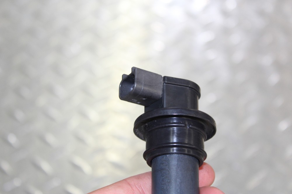 2011 TRIUMPH SPEED TRIPLE IGNITION COIL SPARK PLUG CAP