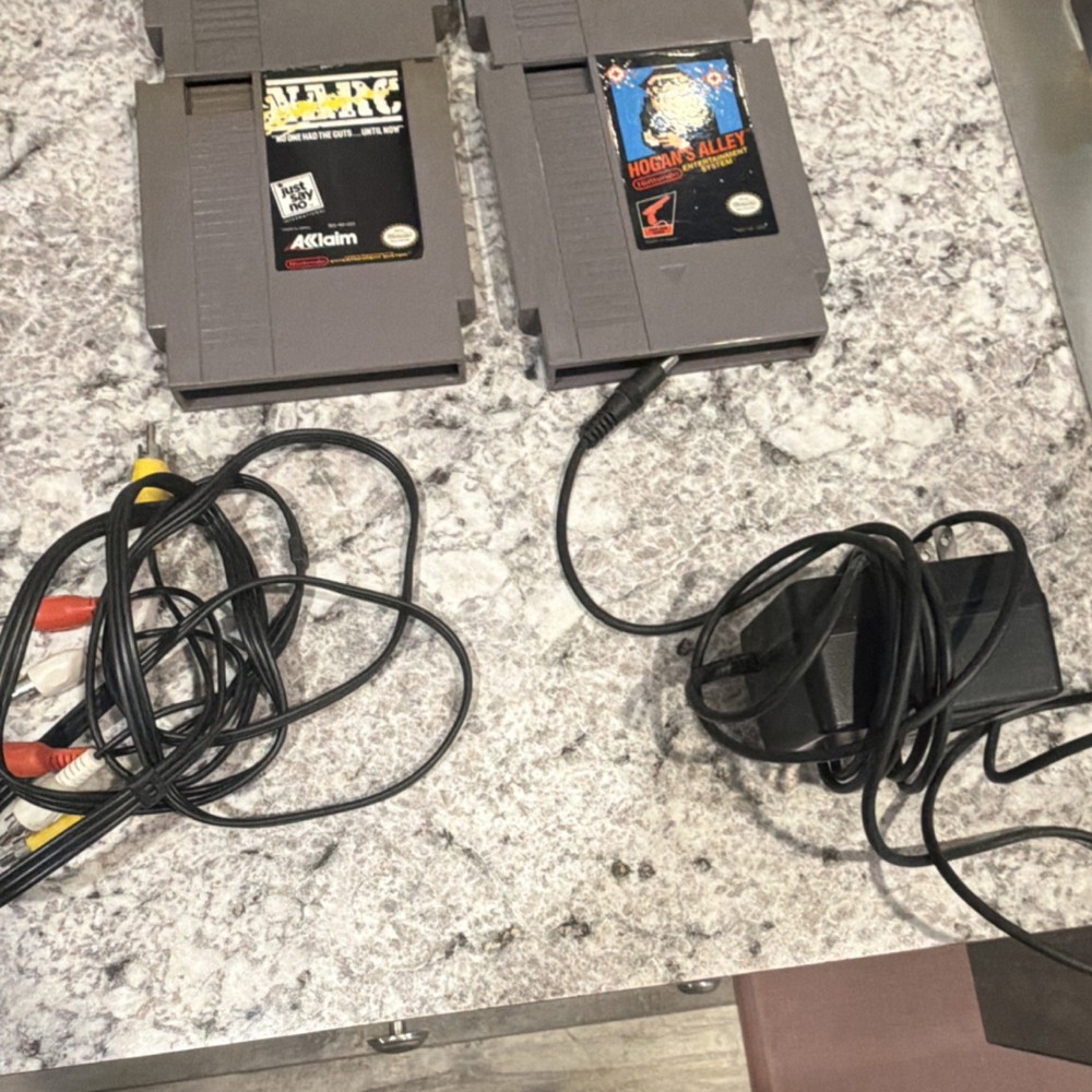 Nintendo Entertainment System NES Console Bundle w/ Controllers, Zapper & 4 Gam…