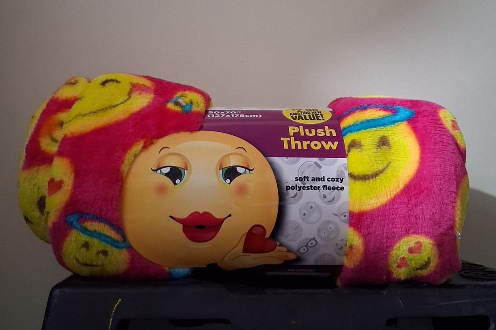 Emoji Plush Throw Blanket (#EB6TR-Red)