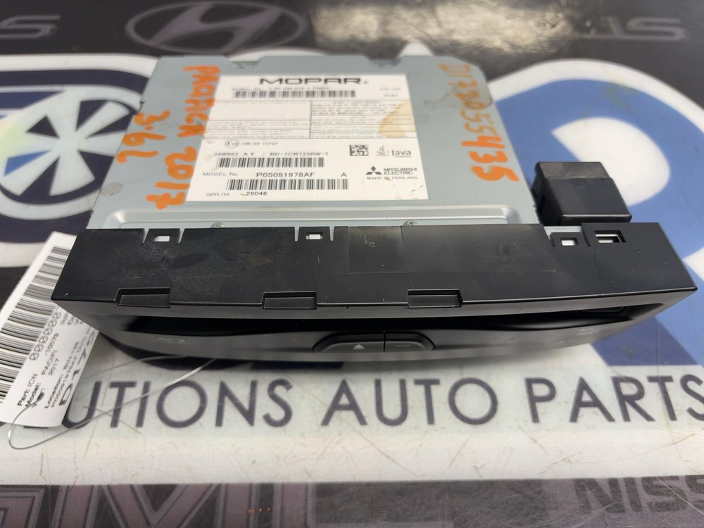 2017 Chrysler Pacifica Info-gps-tv Screen P05091978af Dvd Player Dash Mnted