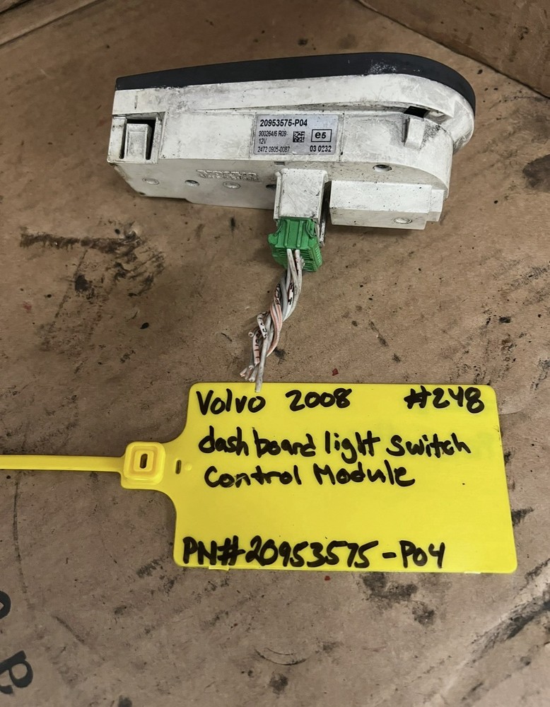 VOLVO - DASHBOARD LIGHT SWITCH CONTROL MODULE - USED P/N 20953575-P04