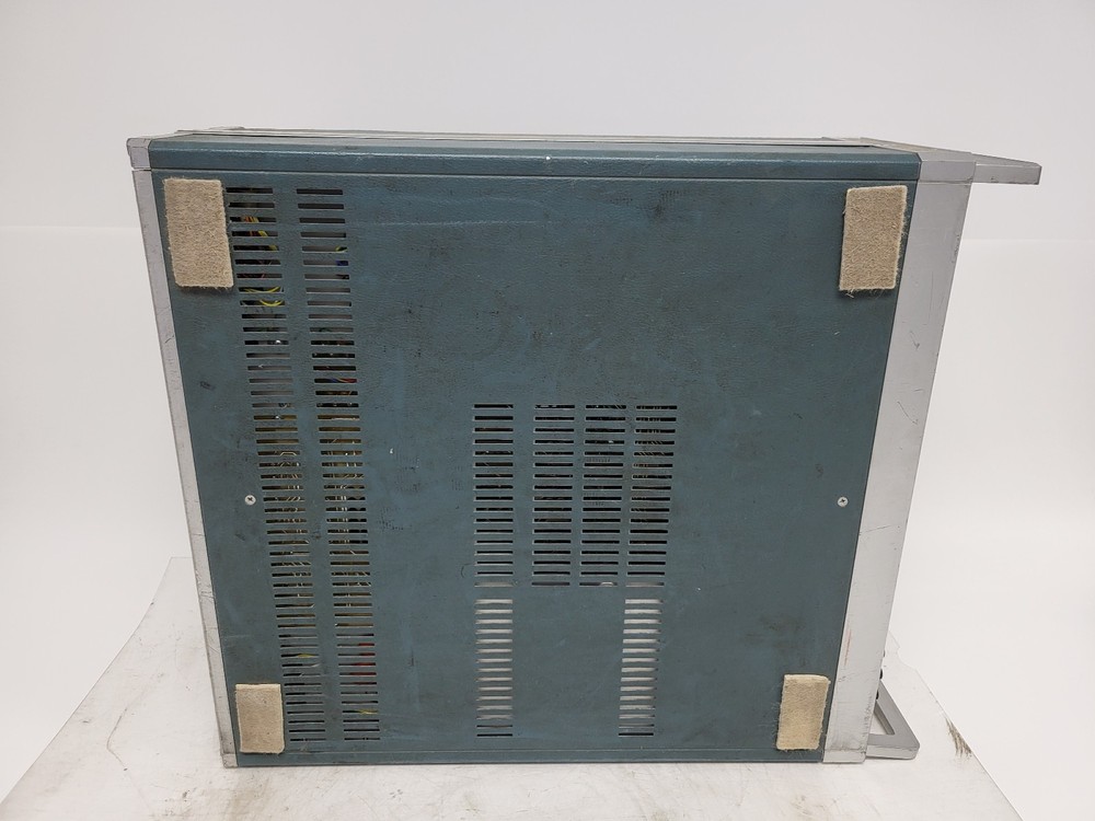 Fluke 3330B Constant Current Voltage Calibrator Parts (Powers On)