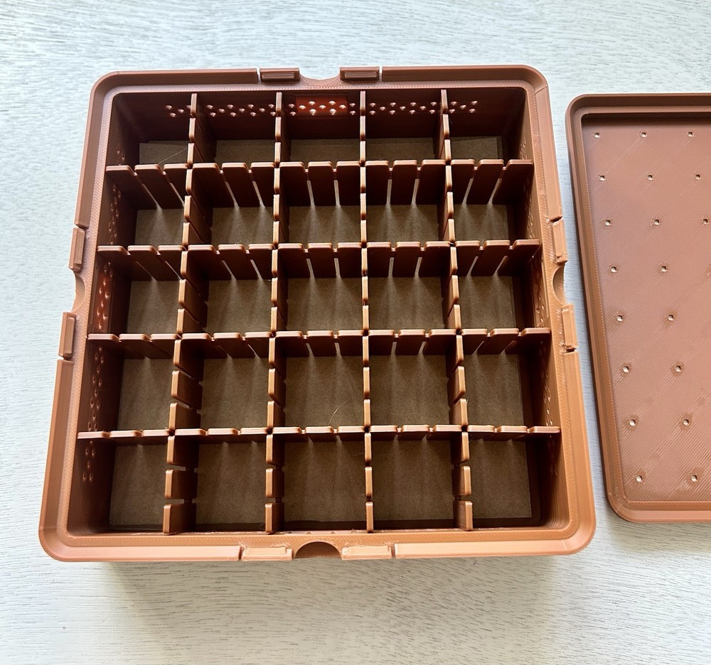 Superworm Pupation Station (25 Slots) Elevate Your Bug-breeding Setup!