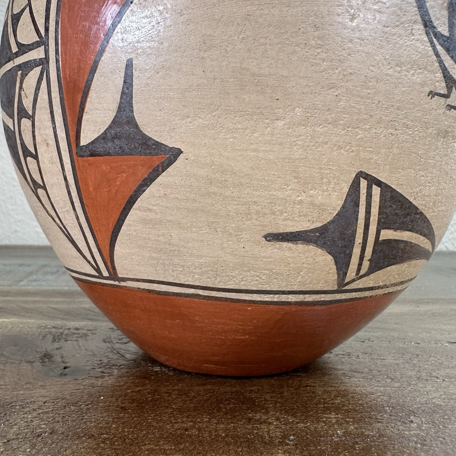 Unsigned Authentic New Mexico Zia Pueblo Indian Pottery Painted Bird Pot 7.5”