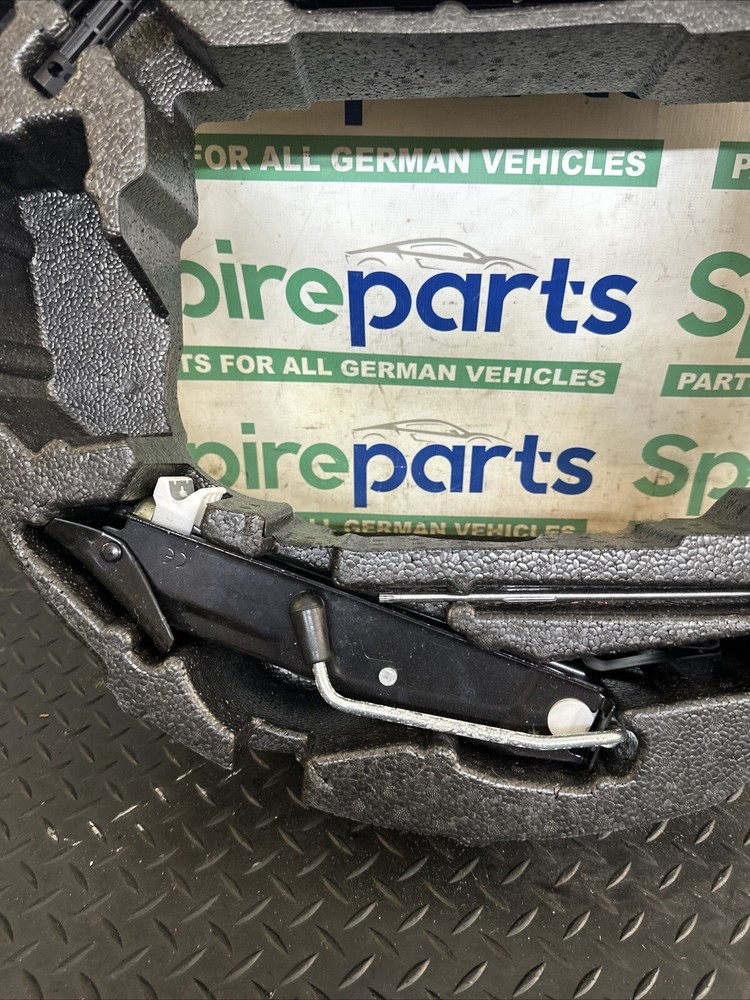 2017 AUDI A1 8X EMERGENCY TYRE KIT