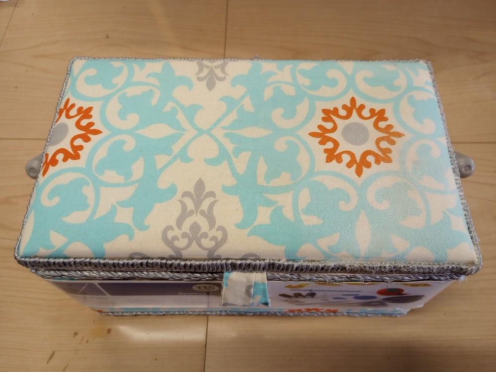 Sewing Basket Sewing Kit, Needles, Thread, Pins, Scissors New Read Description