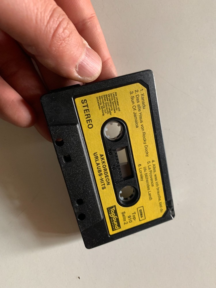 MUSIC CASSETTE SUPERCLASSIFICA ACCORDION HOLIDAYS HITS