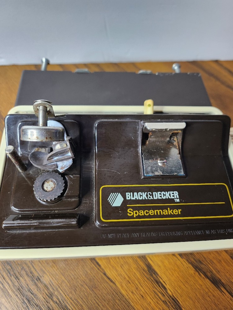 Black & Decker Spacemaker Can Opener 120v Brown & White Automatic Plug In Wall