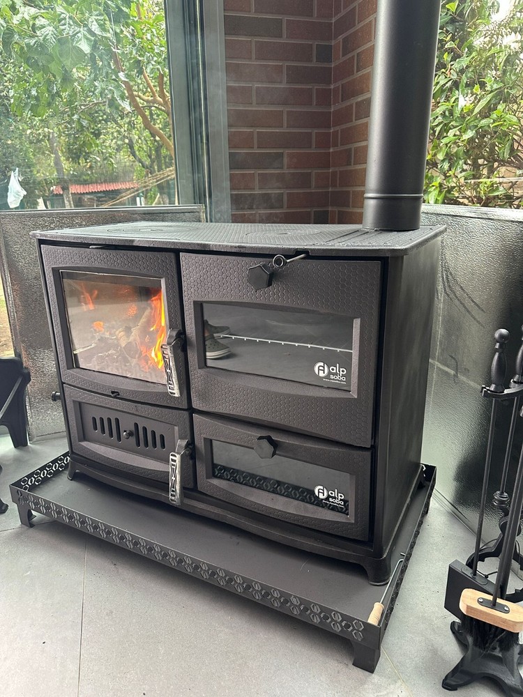 Wood burning kitchen stove, with double oven