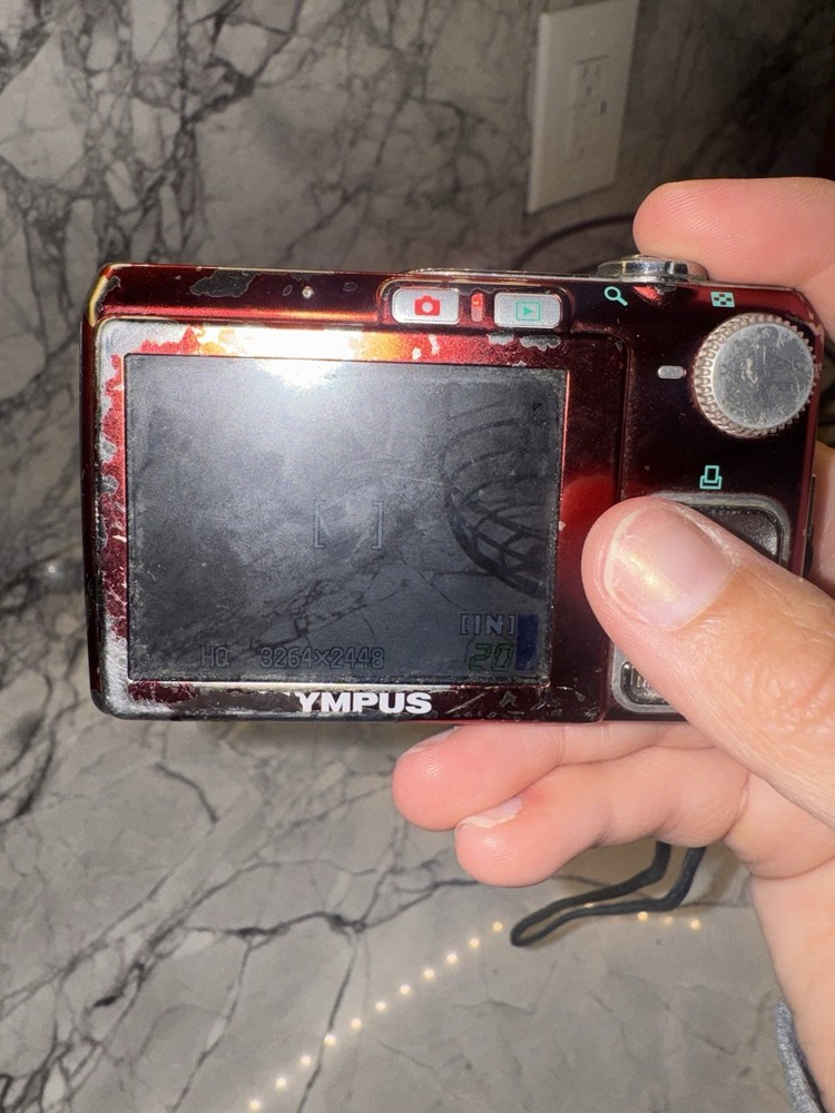 Olympus FE-280 8.0 MP Red Compact Digital Camera with Original Battery