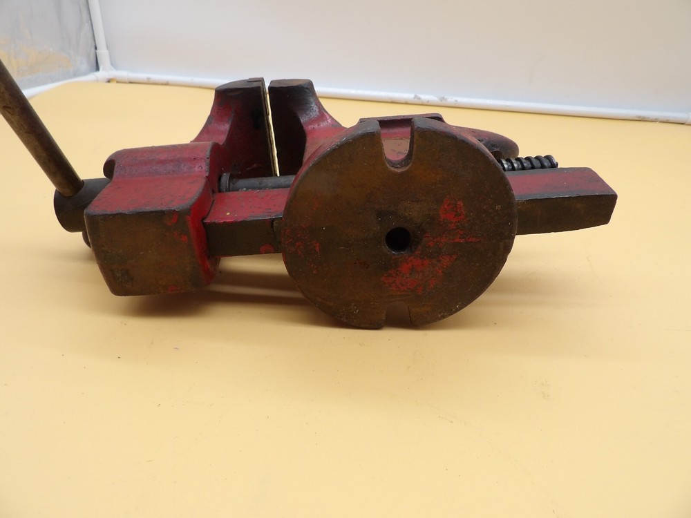 Vintage #24 Solid Base Anvil 3-1/2 Jaws Vise