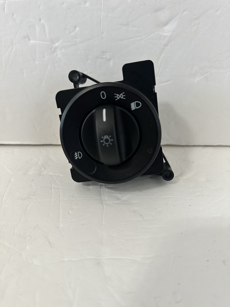 2018-2024 FREIGHTLINER CASCADIA DASH HEADLIGHT HEADLAMP SWITCH BUTTON OEM