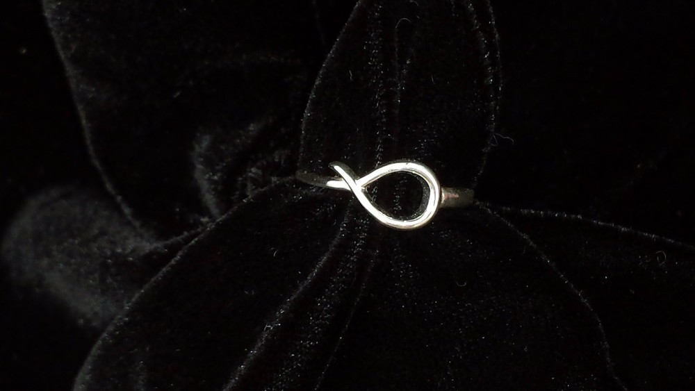 Sterling Silver Open Loop Ring by AVON Size 7