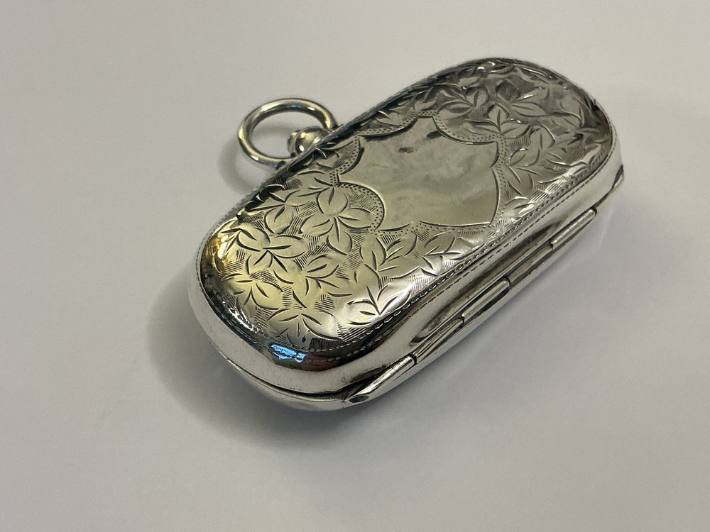 Beautiful Solid Silver Double Sovereign Case by E J Trevitt & Sons Chester 1912