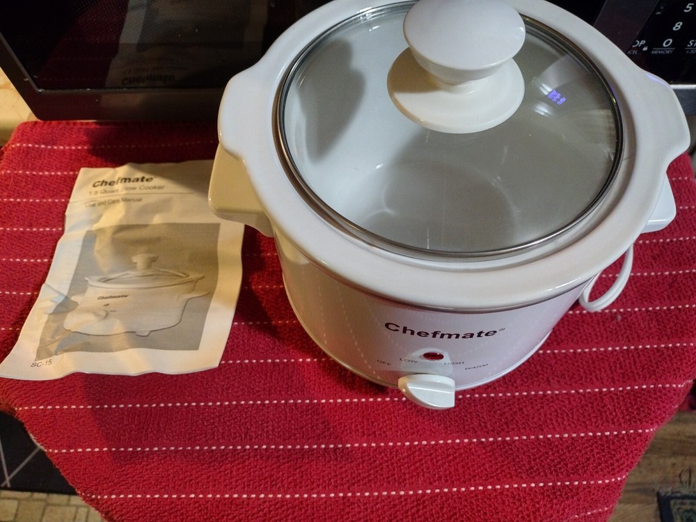 Chefmate 1.5 Quart Slow Cooker Mini White Ceramic 3 Settings