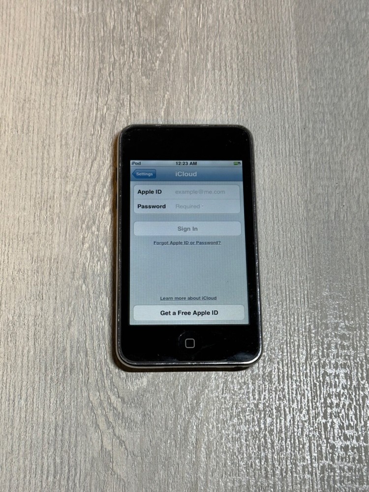 Apple iPod Touch 3rd Generation 32GB 64GB Black