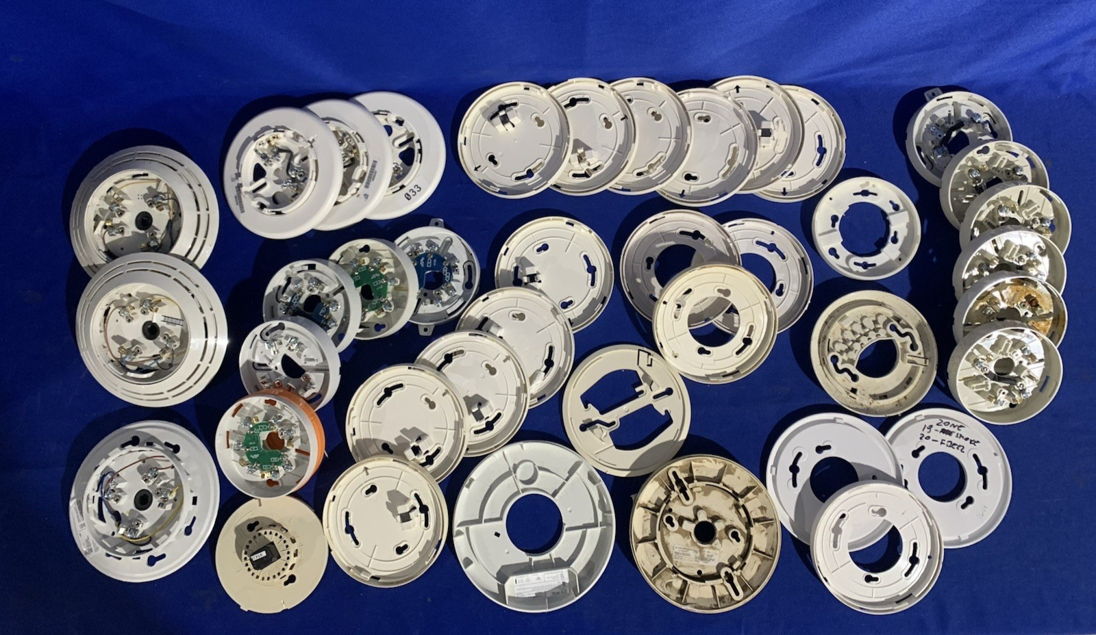 Lot of 100+ EST Edwards ADT SIGA-COS SIGA-PCD etc. Smoke Detectors Base etc READ