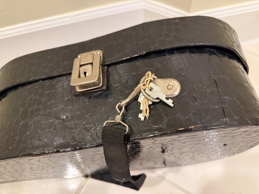 PABLO CANELA GUITAR W/ Case