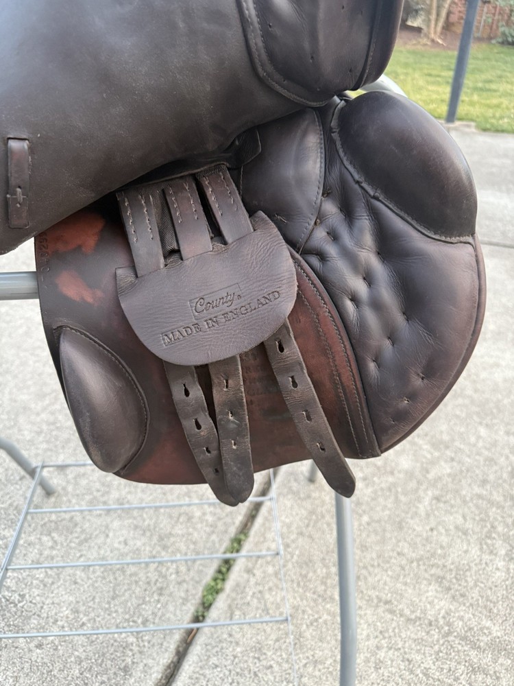 17.5” County Conquest Saddle XTR Leather Medium Tree Wool Flocked