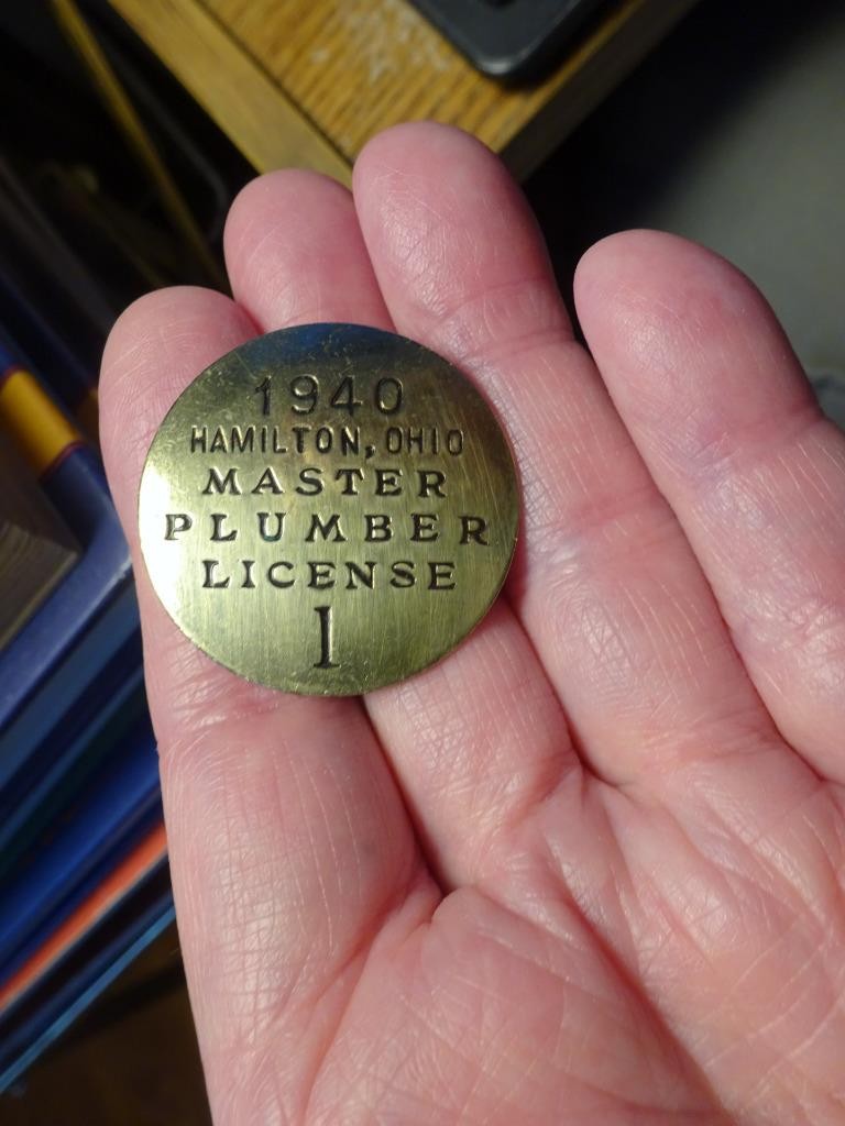 ANTIQUE 1940 "MASTER PLUMBER LICENSE PINBACK BADGE NO.1" Hamilton Ohio