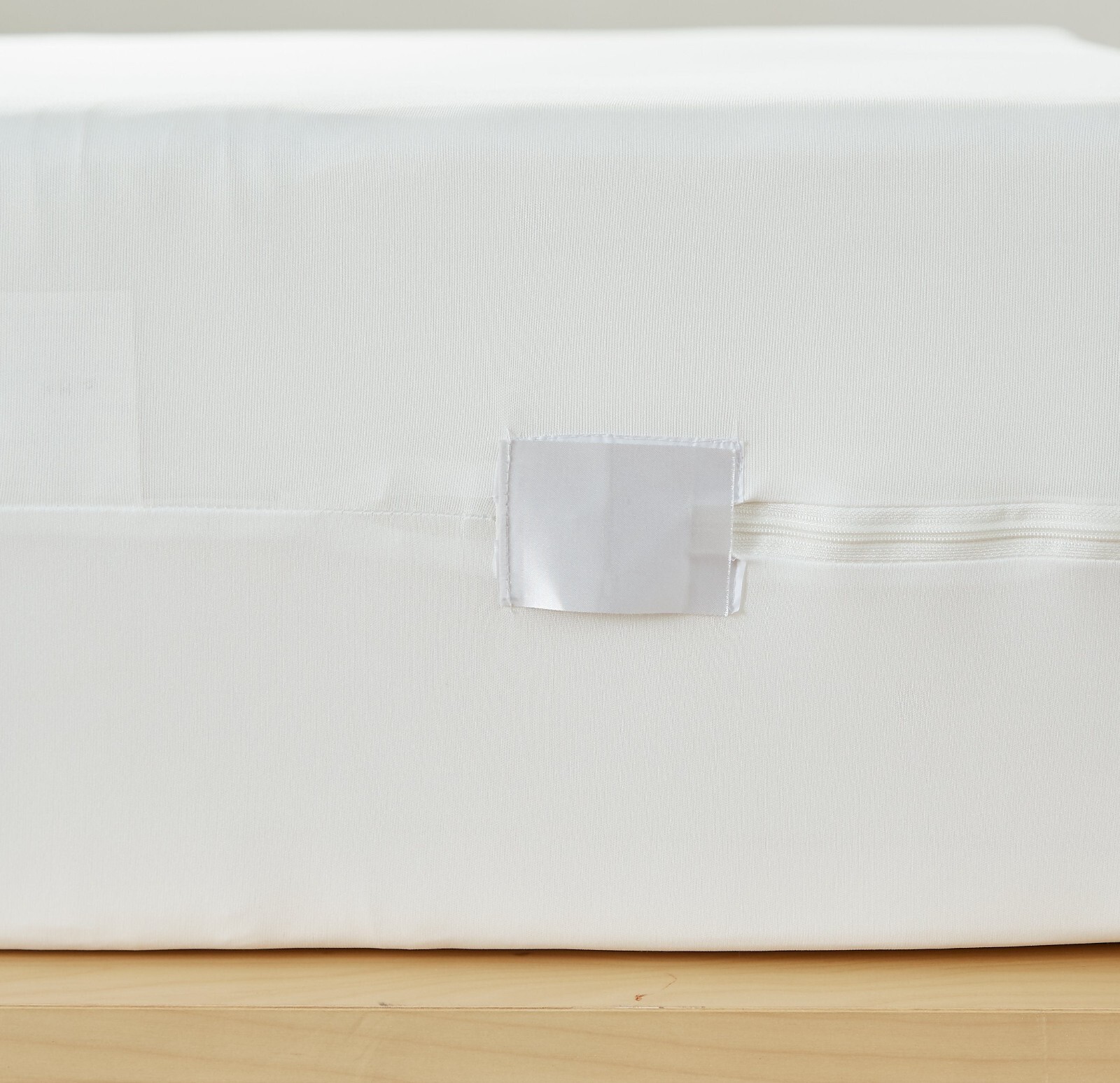 Hybrid Stretch Bed Bug and Allergy Proof Zippered Mattress Protector