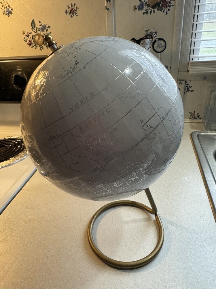 Legend International Boundary White World Globe