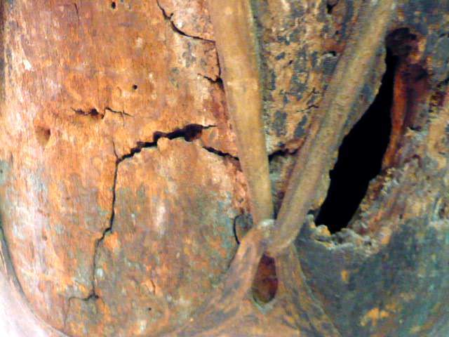 ANTIQUE AMERICAN SOUTHWESTERN NAVAJO OR PUEBLO INDIAN DRUM