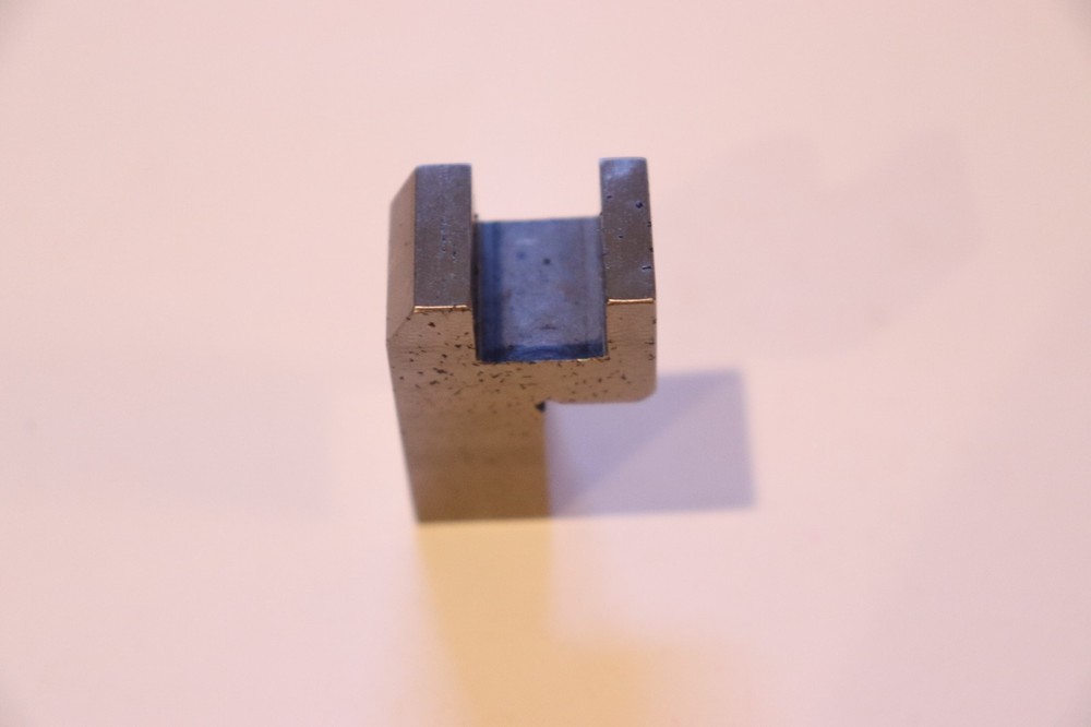 Magnetic Chair Type Edge Finder.