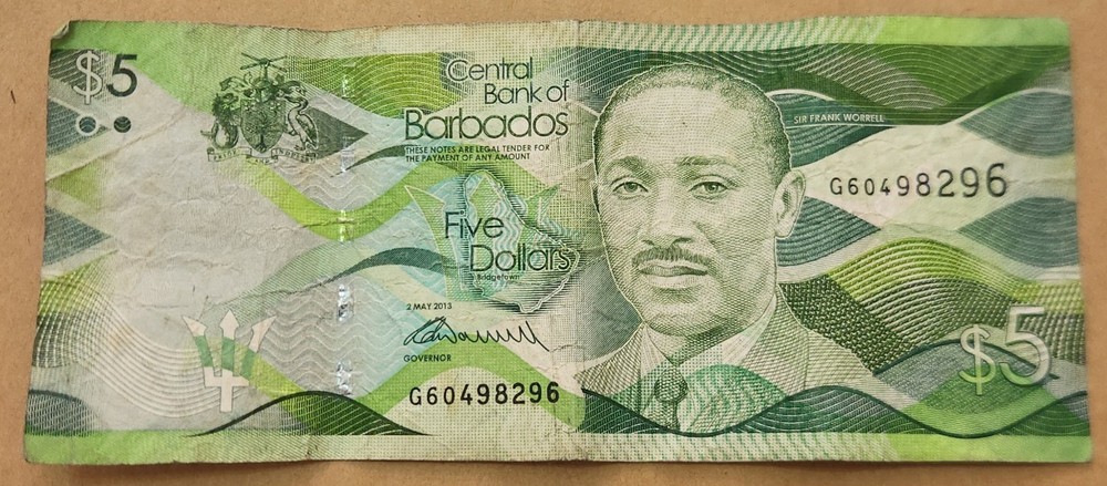 BARBADOS 🇧🇧 FIVE (5) DOLLARS BANKNOTE (MAY 2, 2013 / P# 74a)
