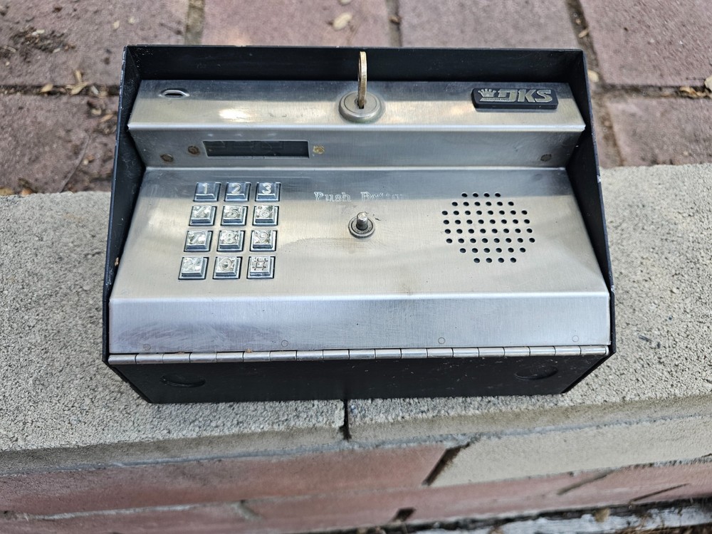 DKS DoorKing Classic Analog Home Audio Intercom 1812-081 -UNTESTED - DESCRIPTION