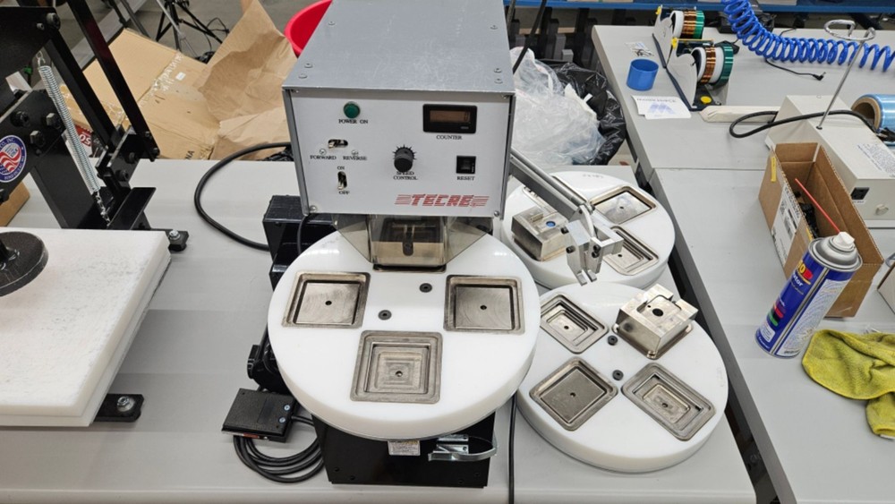 Tecre Model 1095 Electric Button Machine Complete System w/ 3 Diesets + Cutting