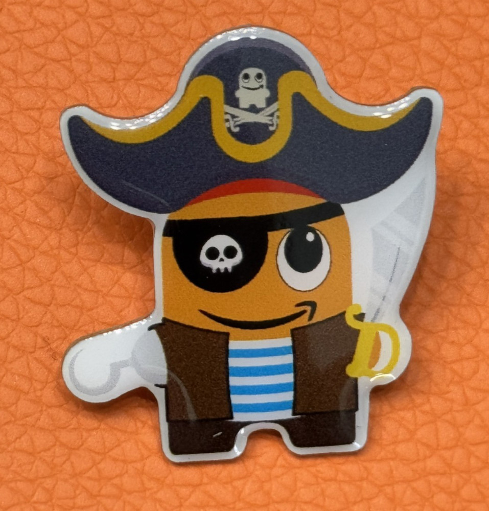 PIRATE AMAZON PECCY PIN