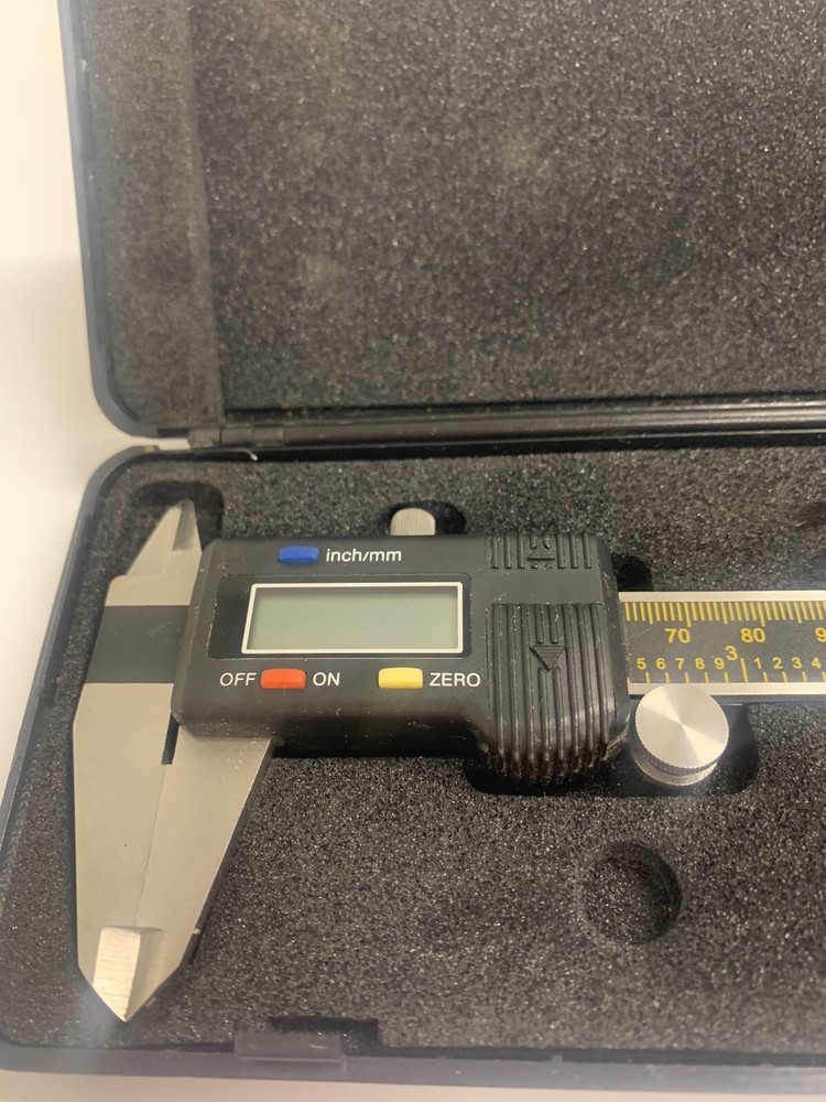 Electronic Digital Caliper 0-150mm in Hard Case