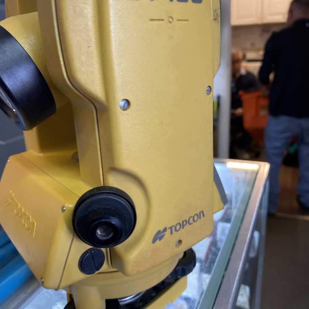 Topcon DT-104 Digital Theodolite w/ Case
