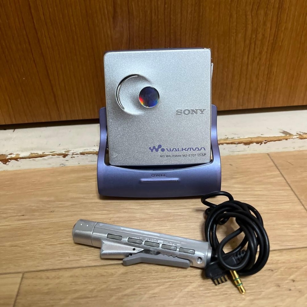 Sony MD Walkman Portable Player MZ-E707 With Stand Controller Untested