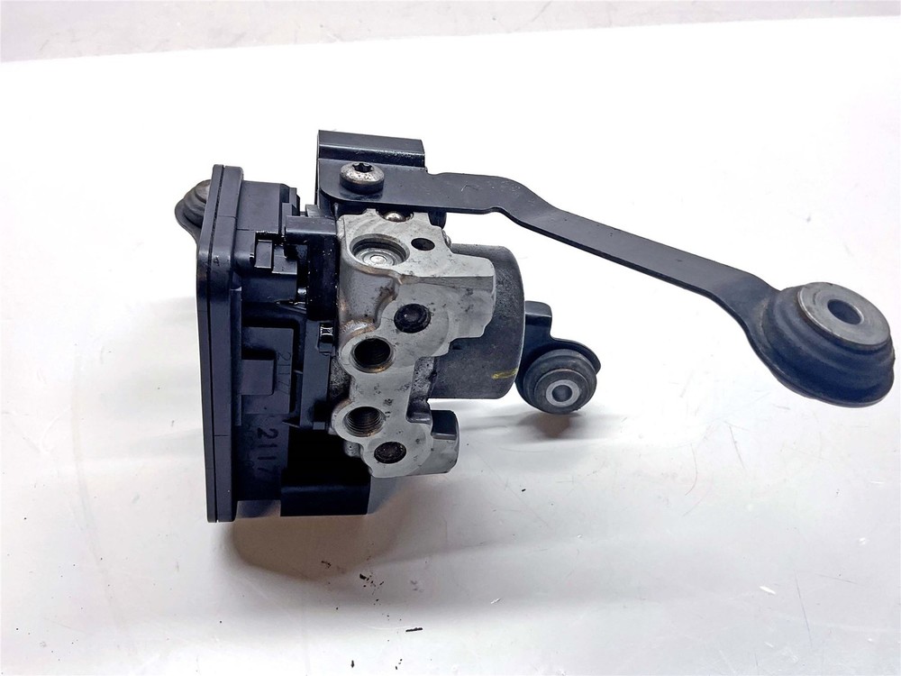 2017 Triumph Tiger 800 XRX ABS Modulator Pump - T2021175