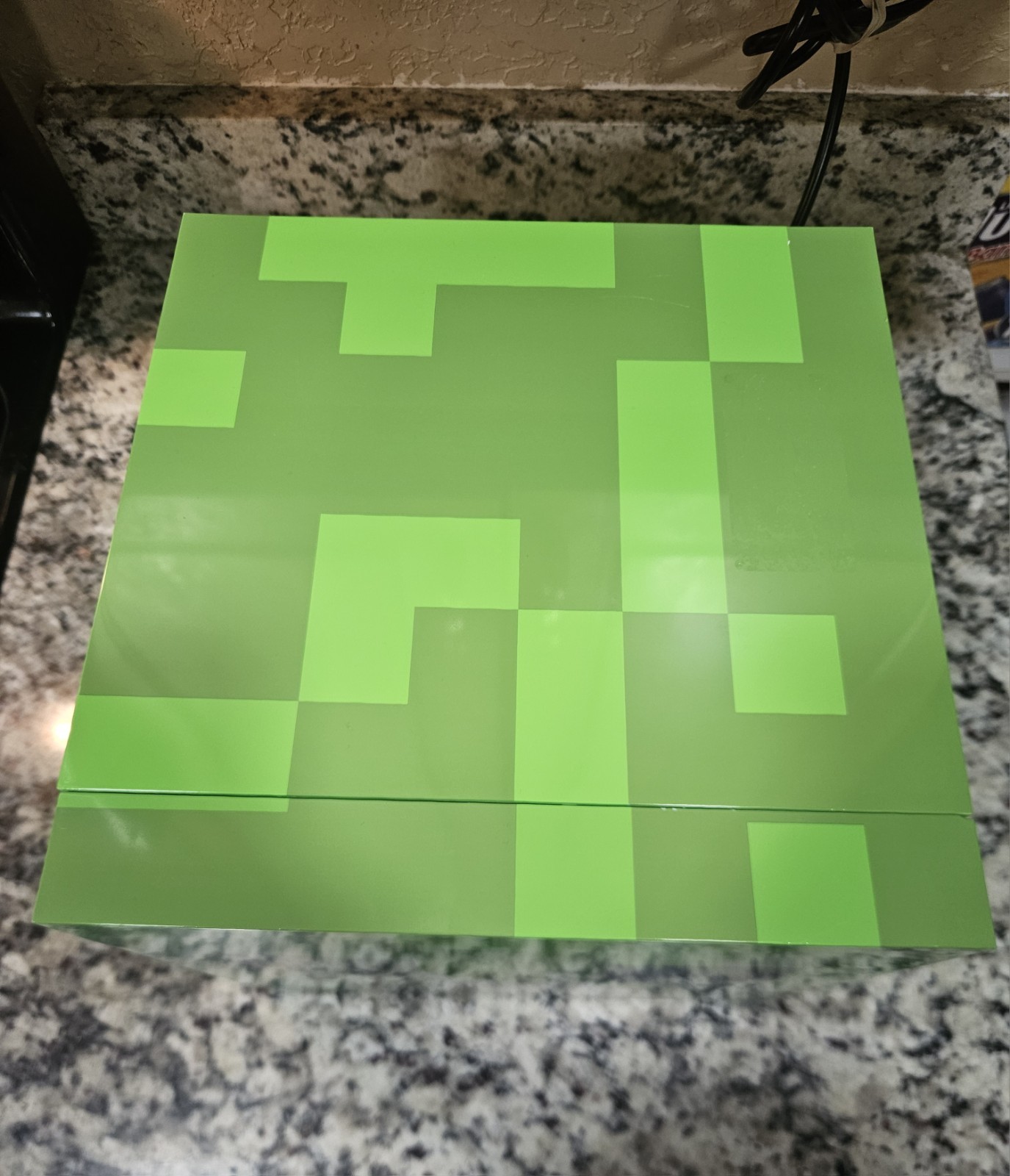 Minecraft Green Creeper Mini Fridge 6.7L with Light (Fits 9 Cans) 10.4 x 10 x 10