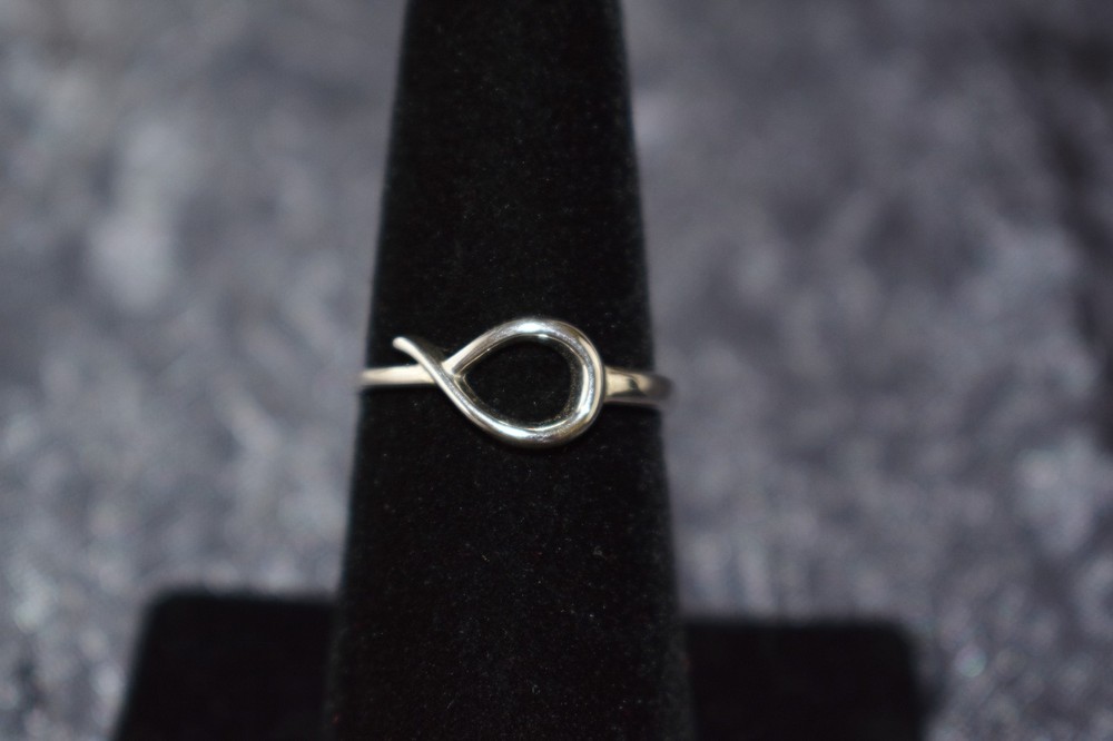 Sterling Silver Open Loop Ring by AVON Size 7