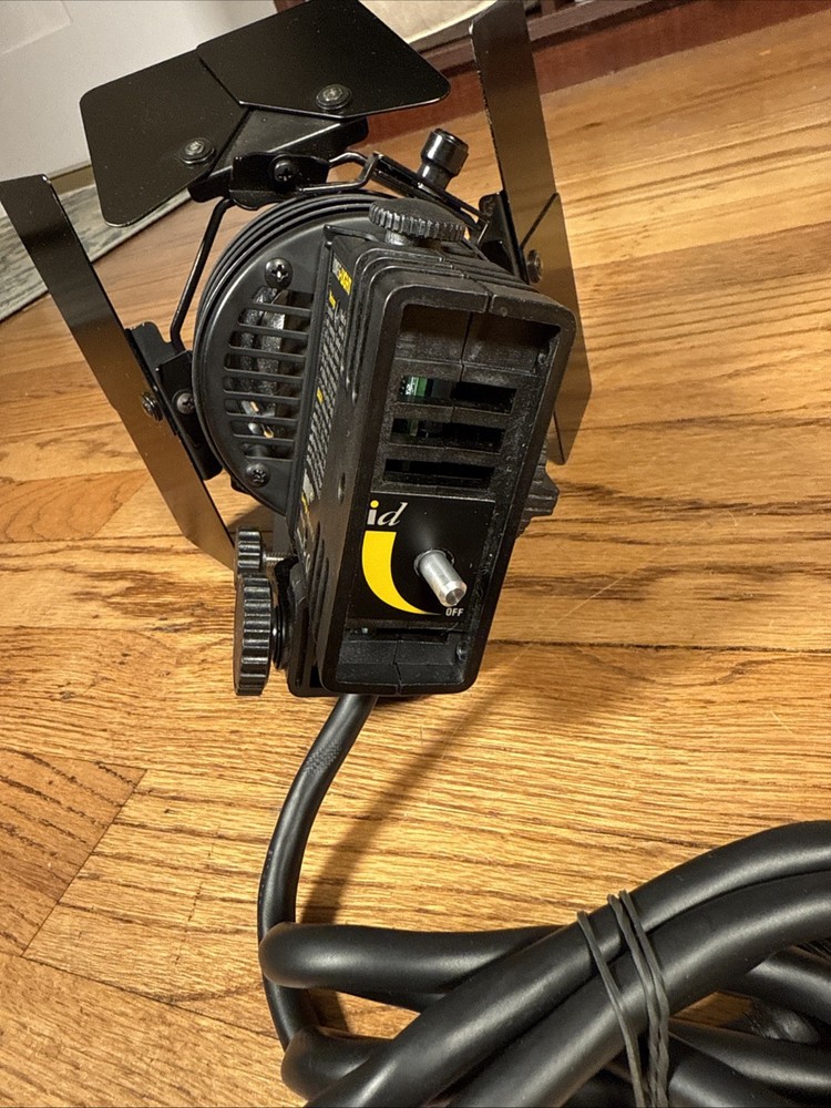 Lowel iLight 100 Watt Studio Light i-Light