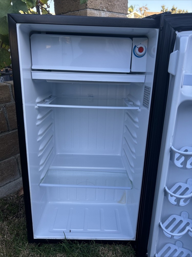 Danby 3.2L Mini Fridge And Freezer