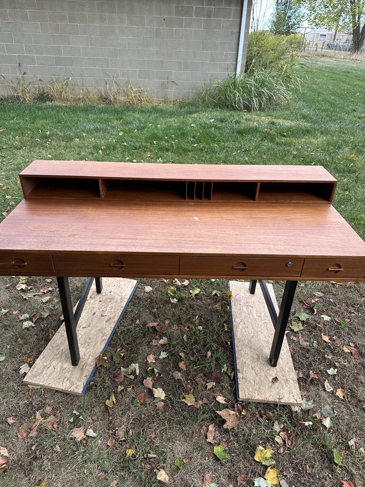 Lovig Dansk desk