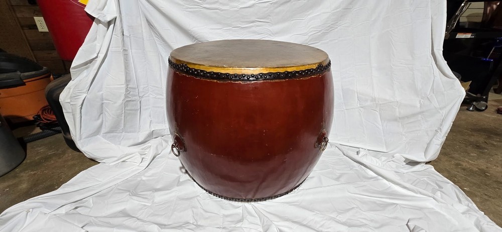 LARGE TRADITIONAL TAIKO DRUM (NAGADO STYLE)