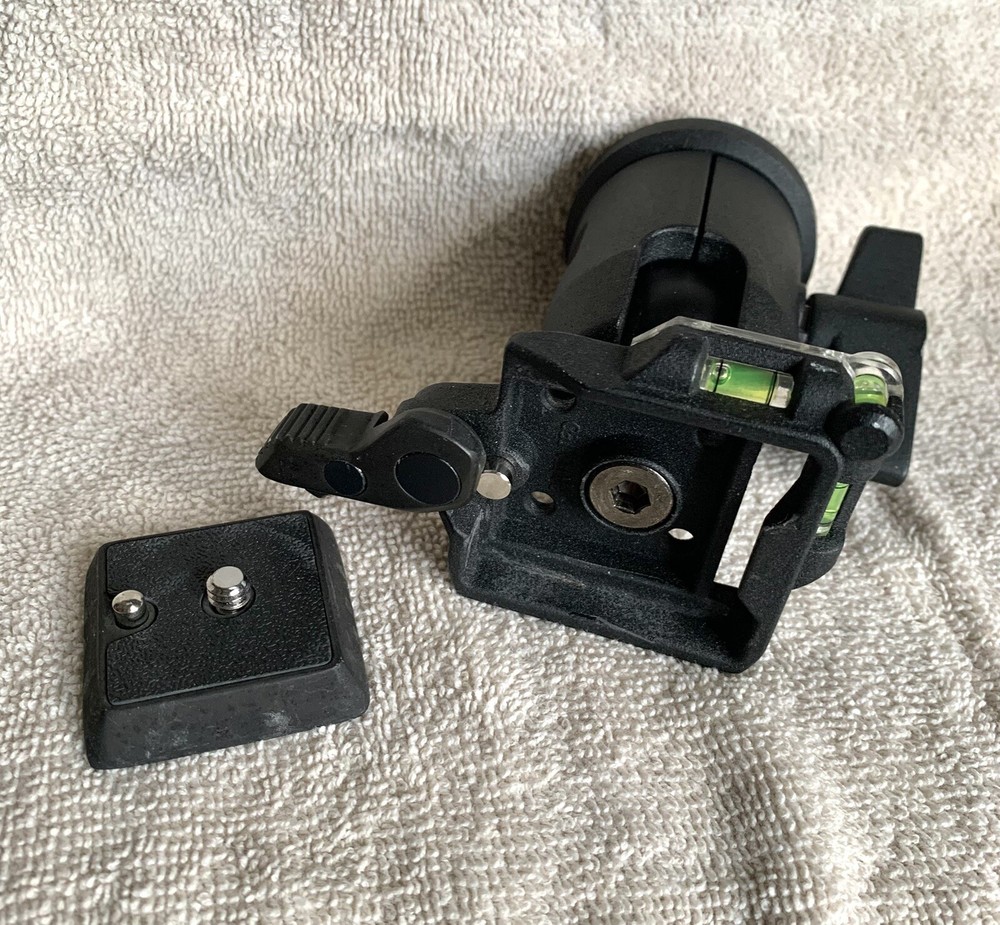 Giottos MH7002 Ballhead with MH630 Quick Release Platform & MH620 Plate