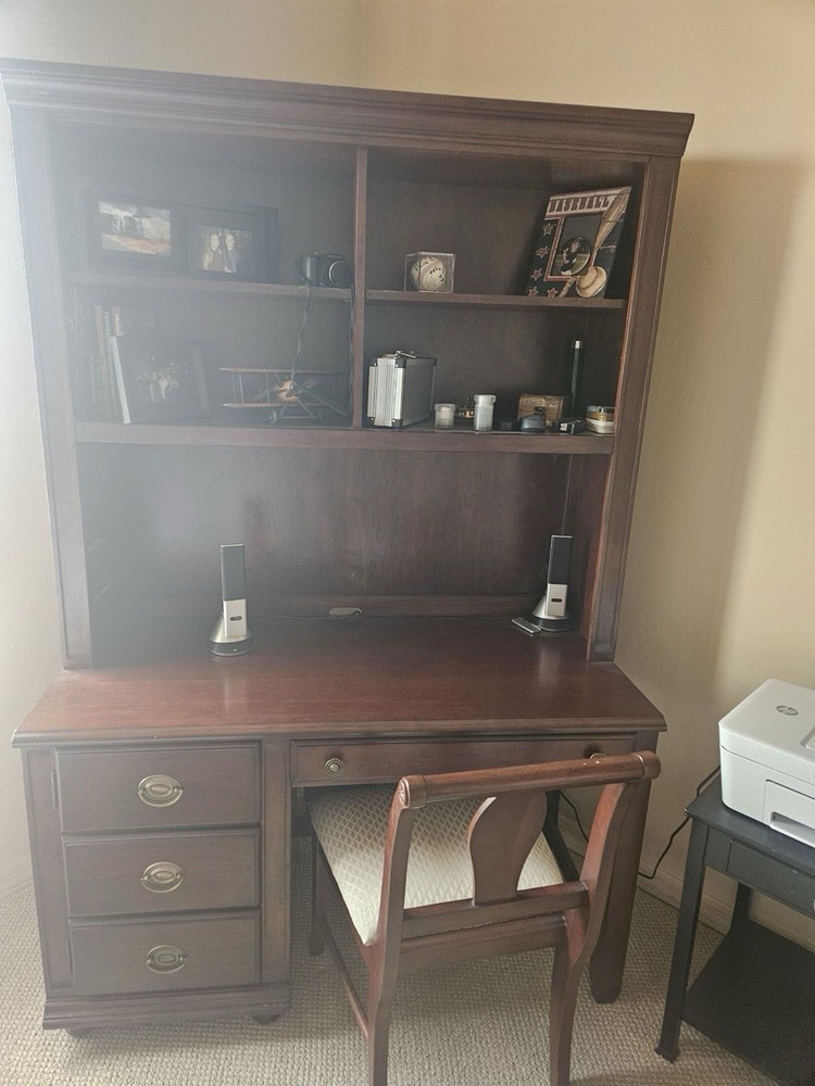BROYHILL Bedroom Set $1,800 OBO
