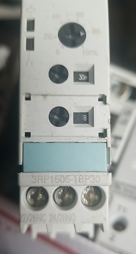 Siemens 3RP1505-1BP30 Time Delayed Relay Timer AC DC