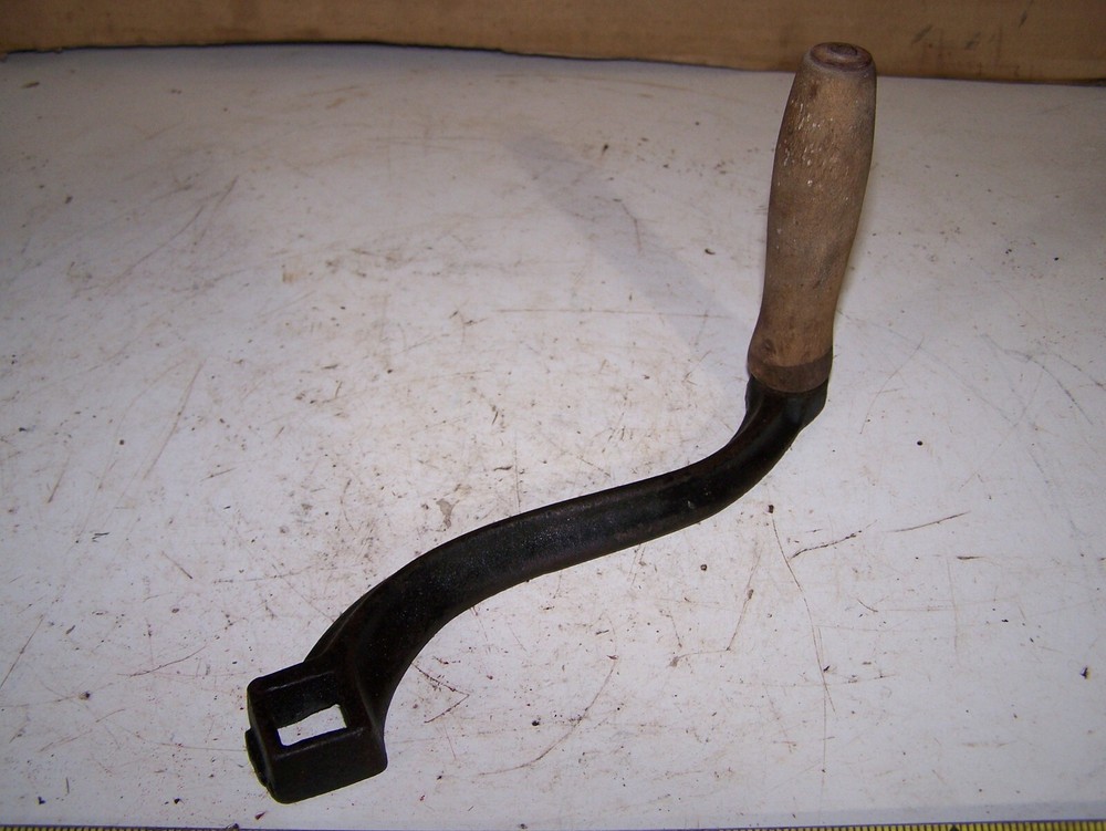 NOS Cast Iron Crank Handle Corn Sheller Pump Grinder Roller 5/8" SQUARE Shaft